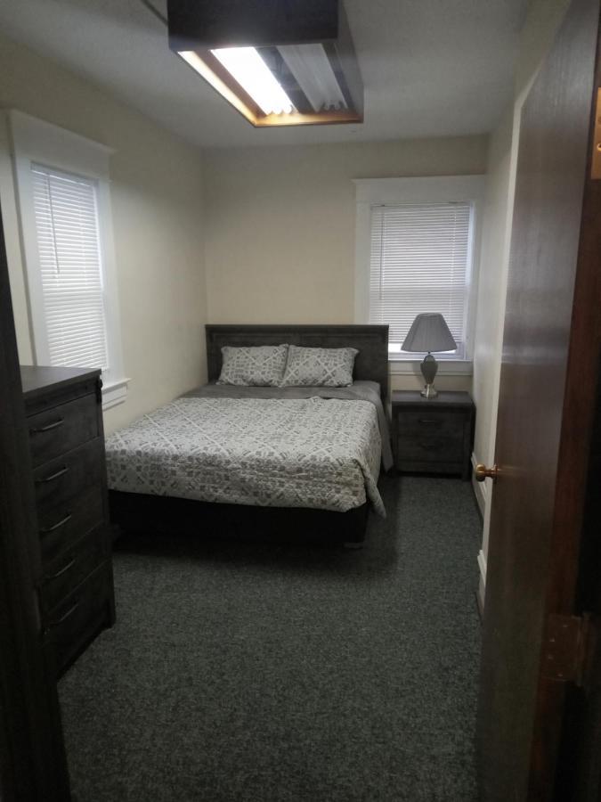 E. Michigan Walk Up Furnished 2 Bedroom Apt Lansing Exterior photo